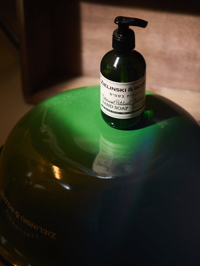 Sabonete líquido Cedarwood, Patchouli, Jasmine (300 ml)